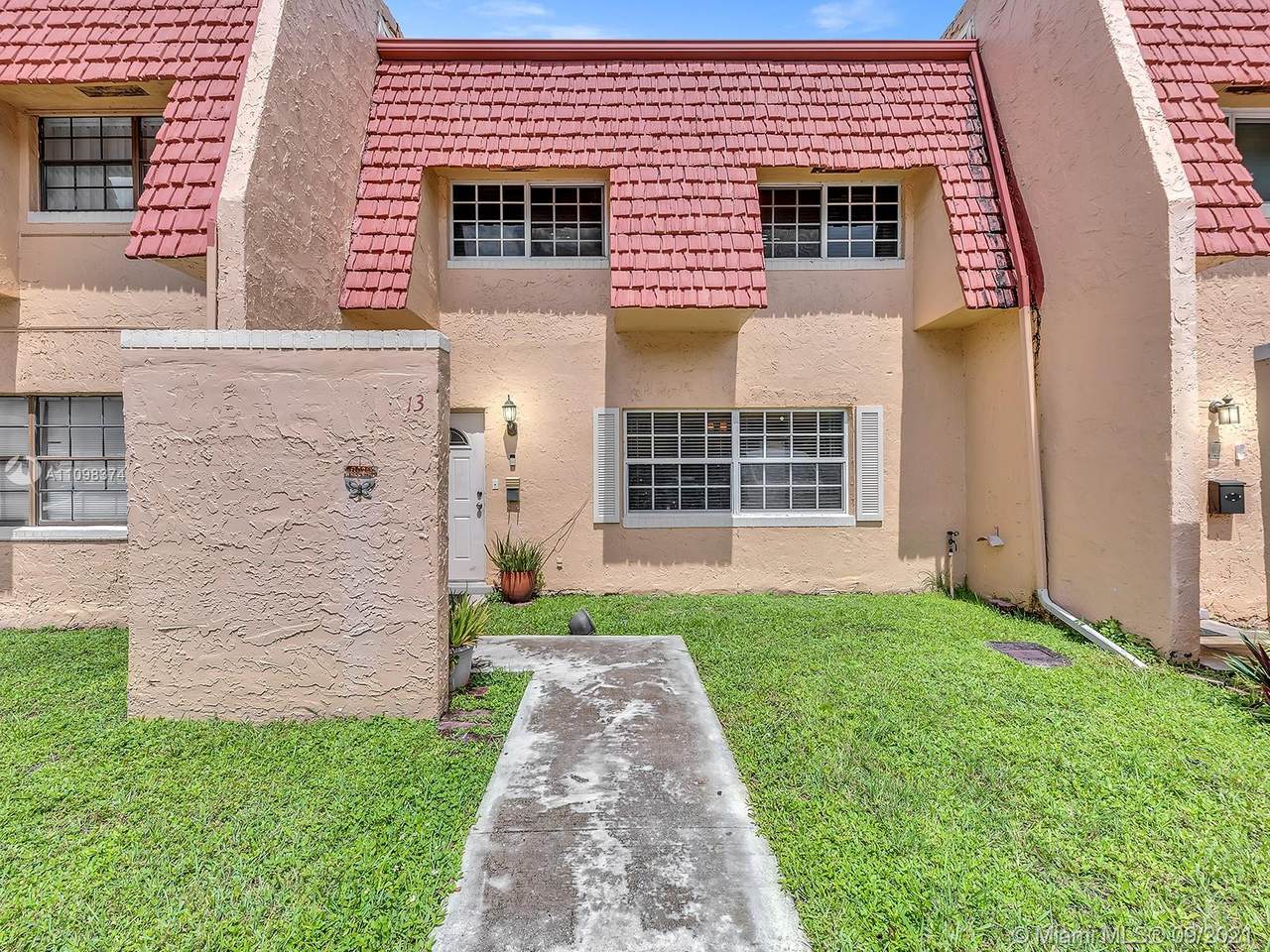 13 Ann Lee Ln - Photo 1