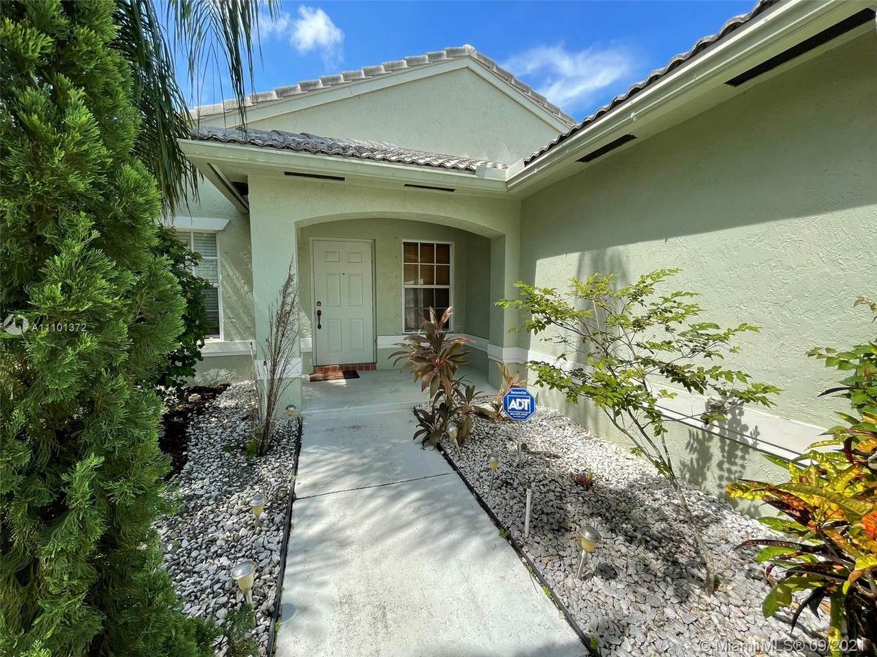 1642 143rd Way - Photo 1