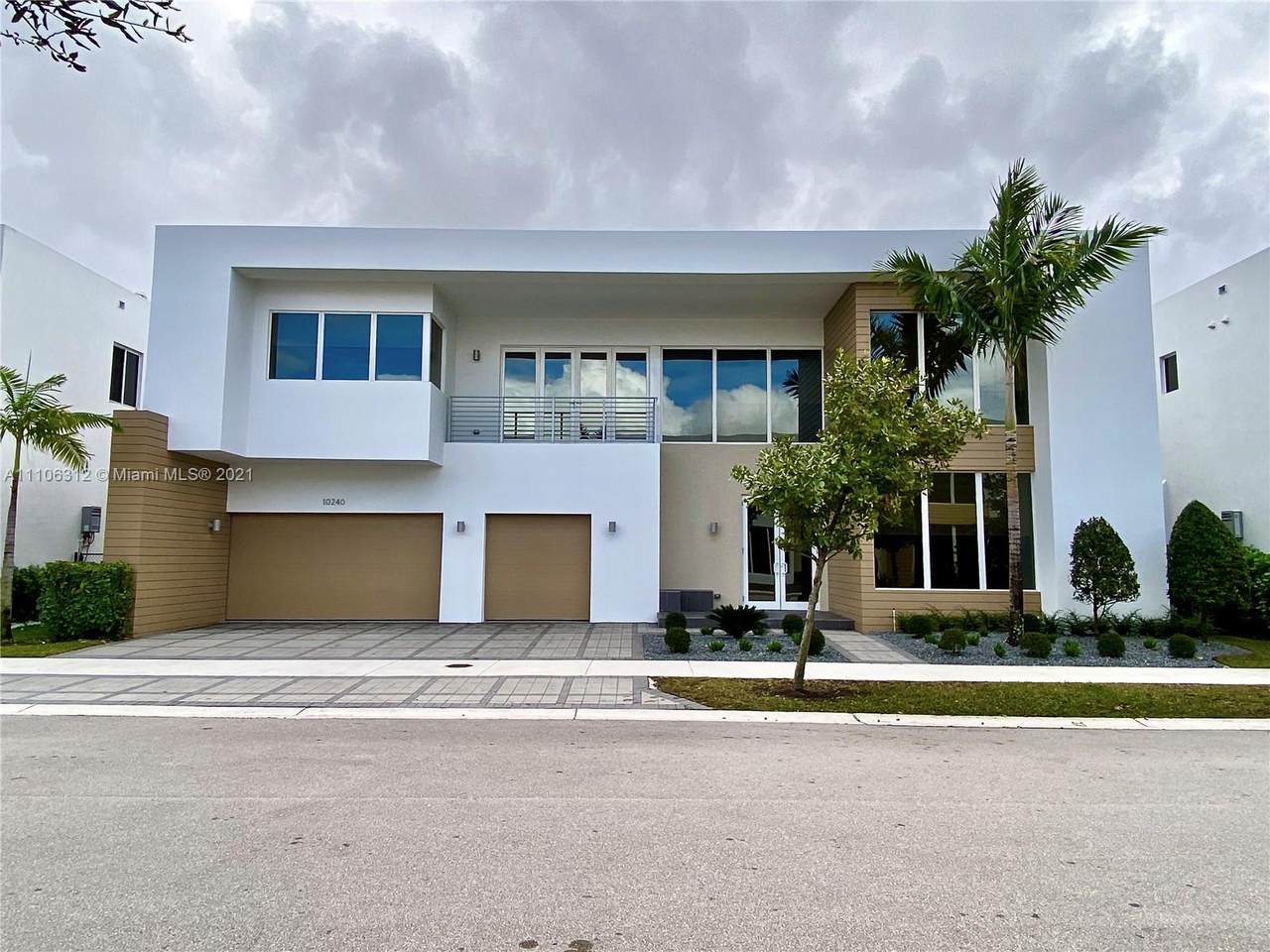 10240 NW 74th Ter - Photo 1