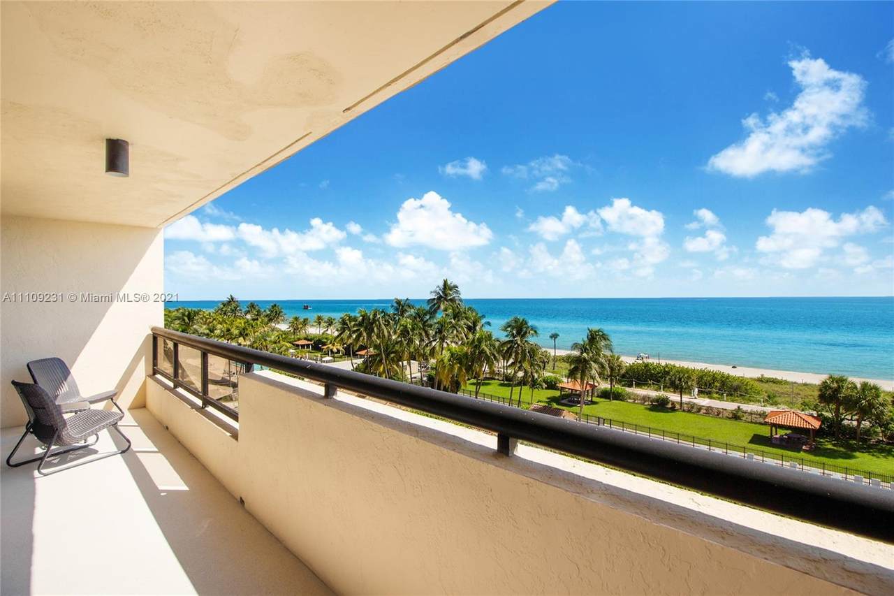 2555 Collins Ave - Photo 1