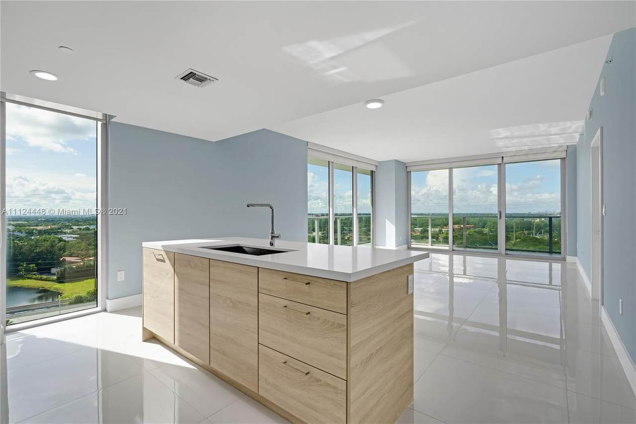 16385 Biscayne Blvd - Photo 1