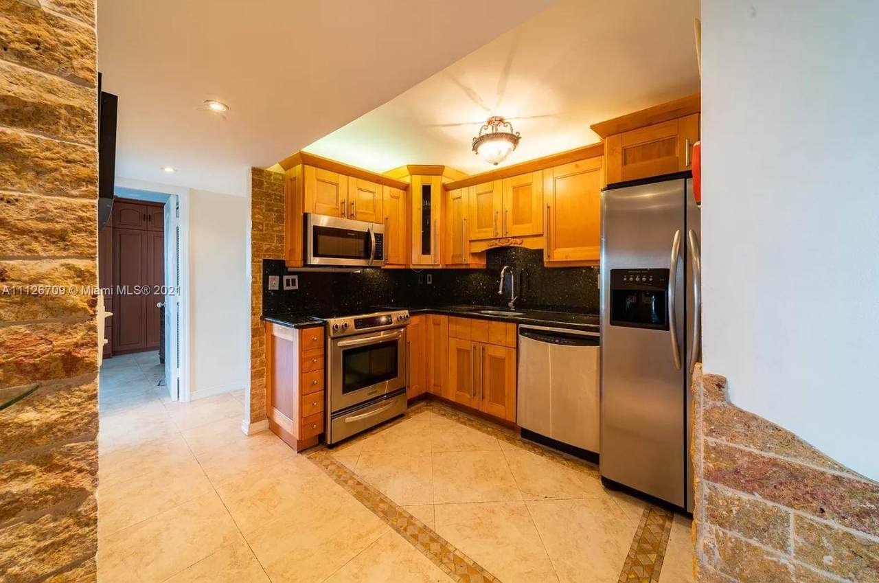 3304 Virginia St - Photo 1