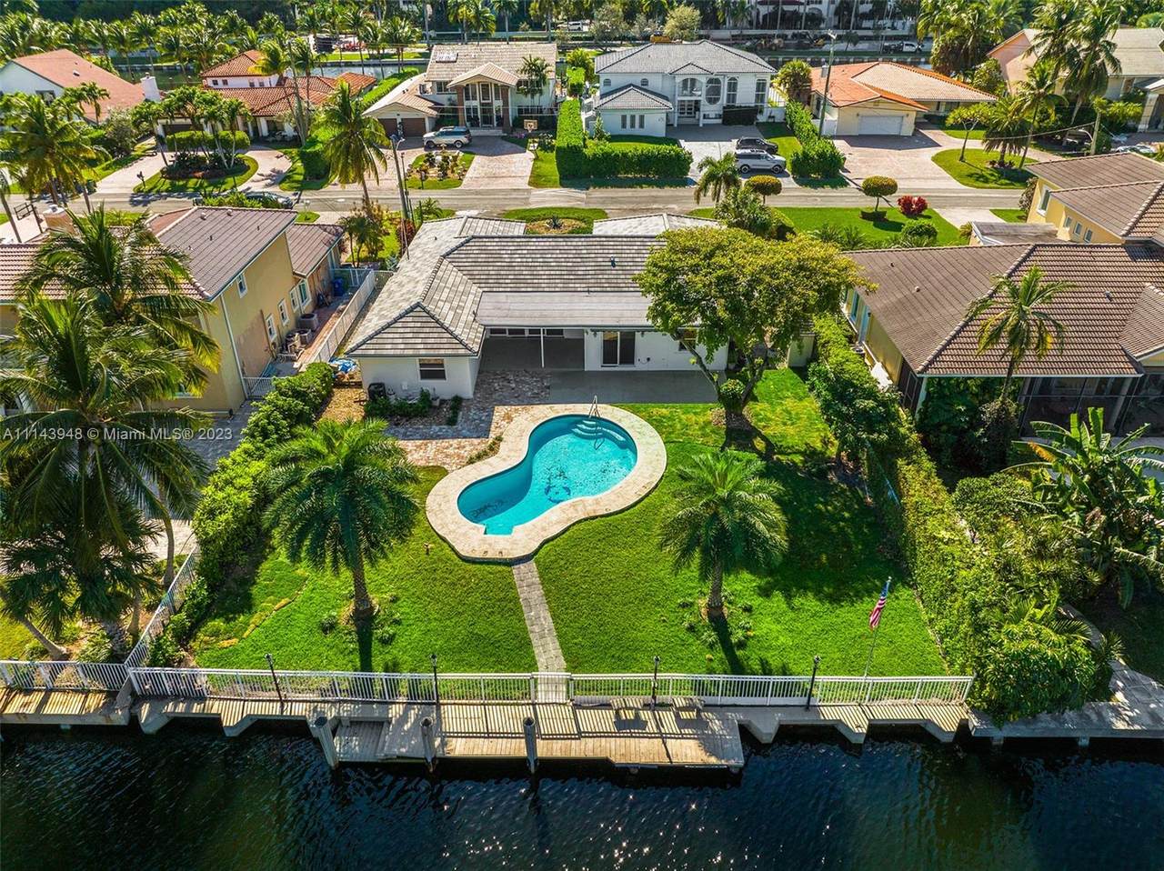 430 Holiday Dr - Photo 1
