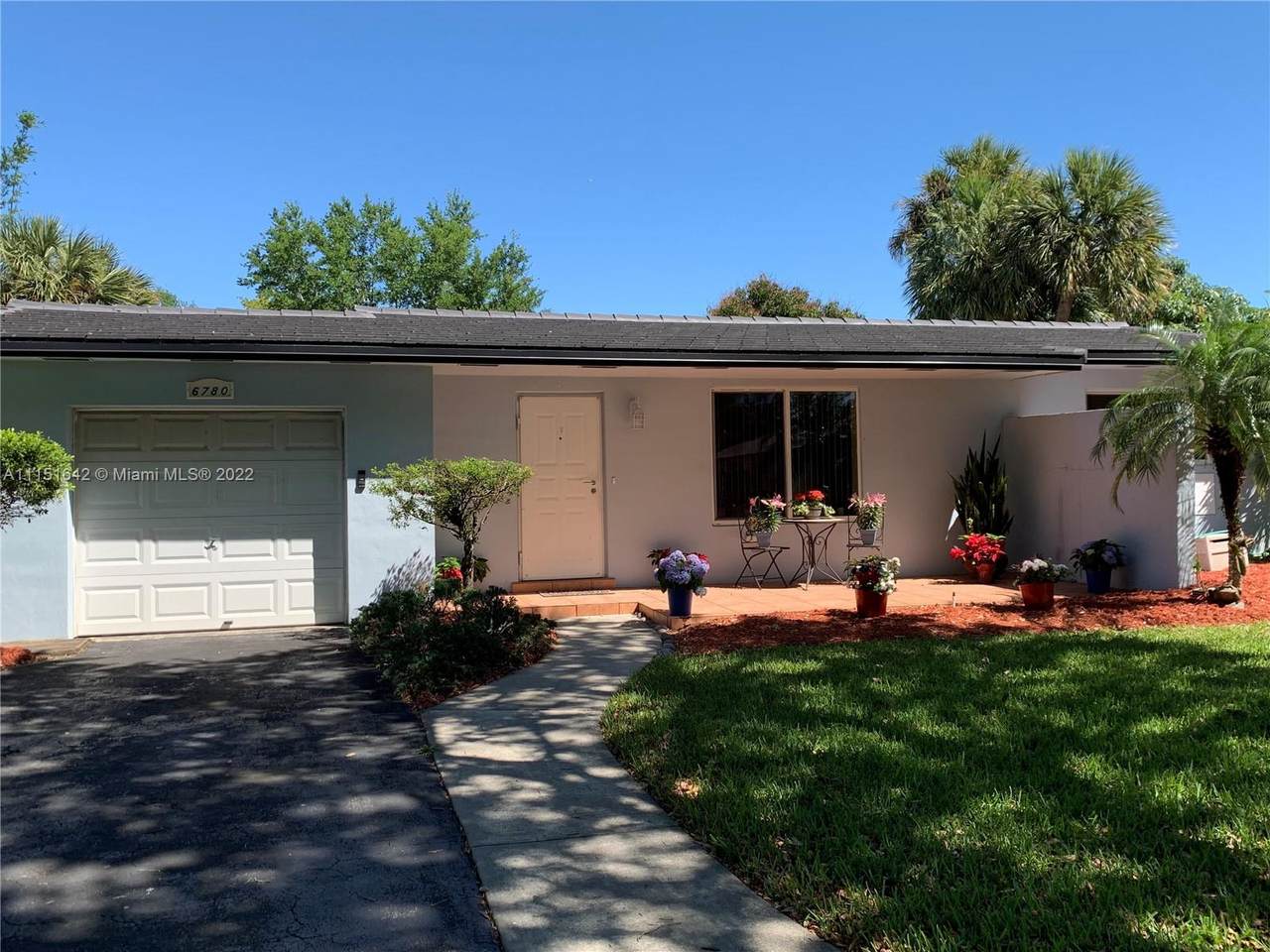 6780 Orchid Dr - Photo 1