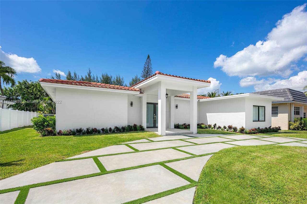 300 Shore Dr - Photo 1