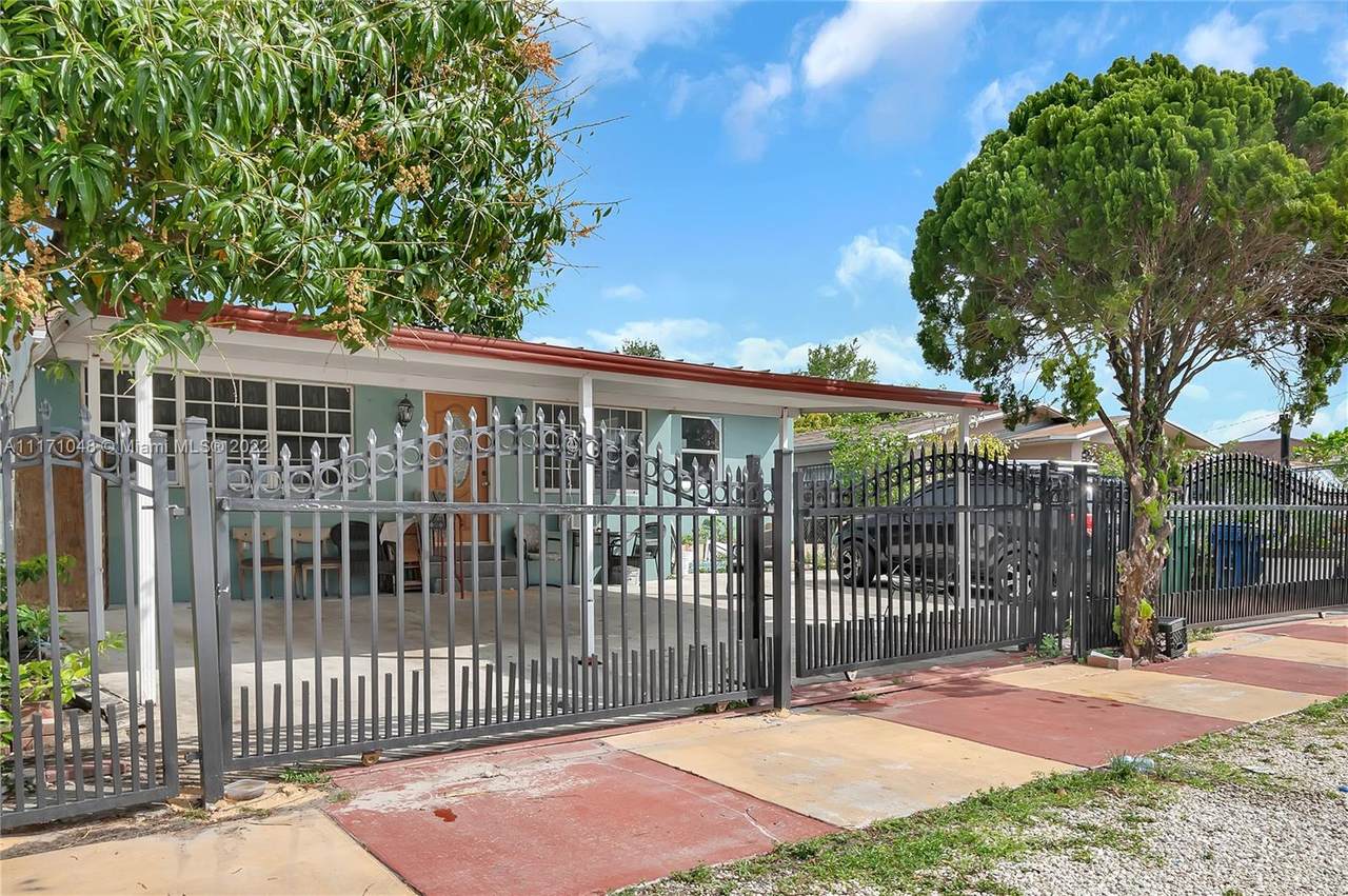 2731 100th St - Photo 1