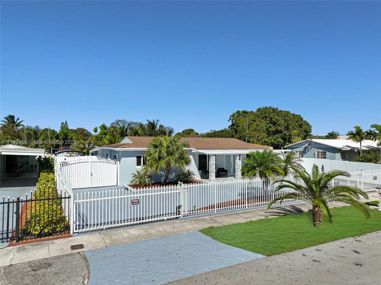 20464 44th Pl - Photo 1