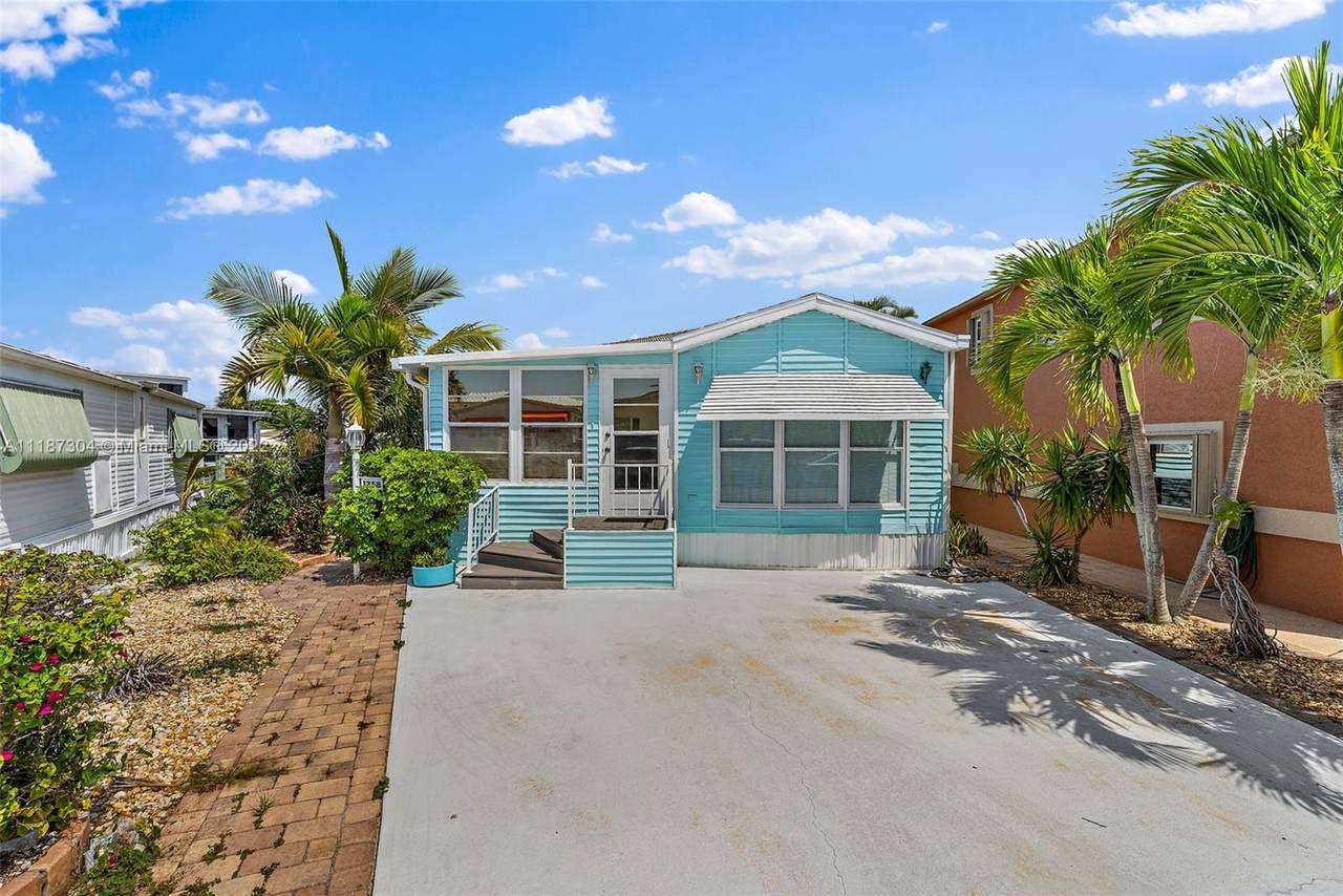 1258 Nettles Blvd - Photo 1