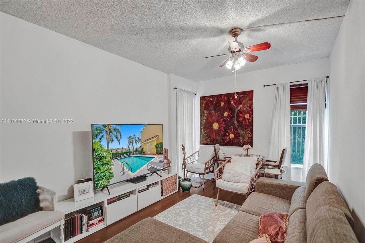 208 Meridian Ave - Photo 1