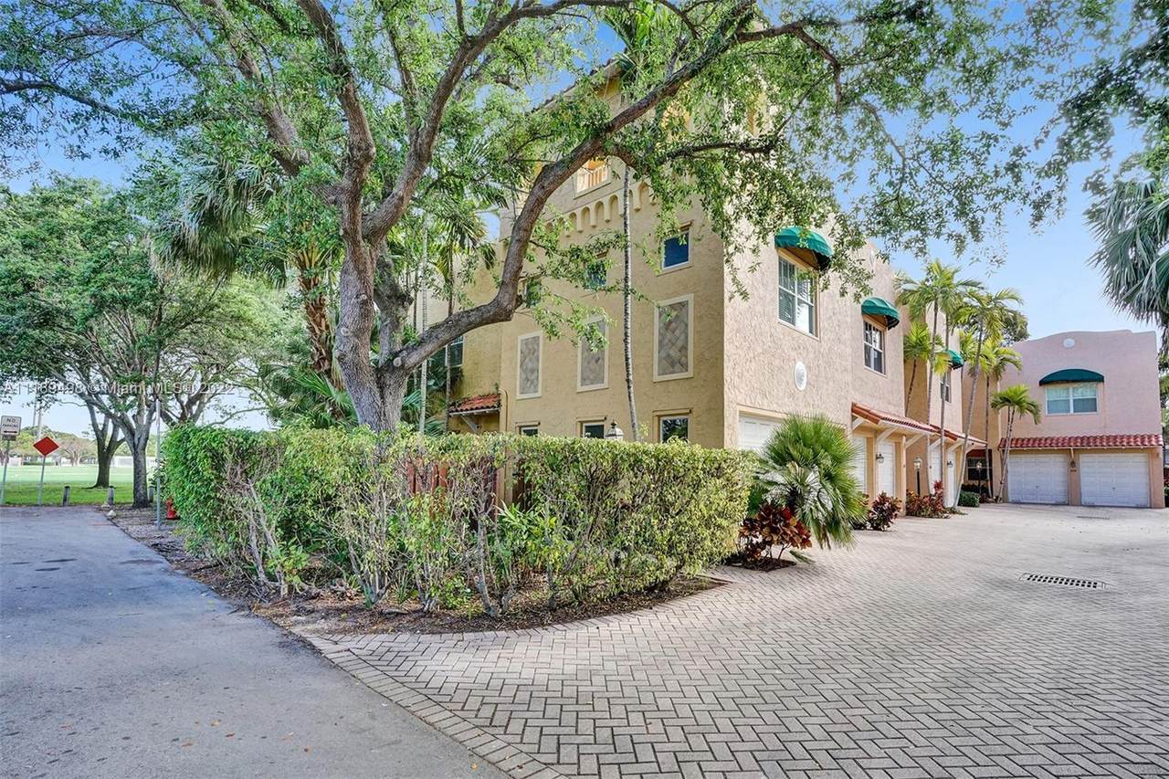 634 13th Ave - Photo 1
