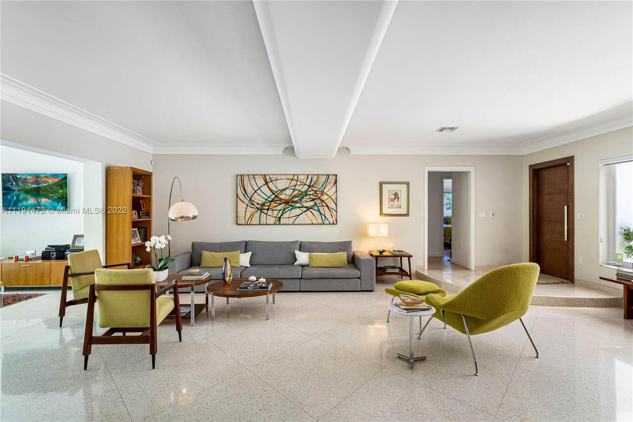 260 Shore Dr - Photo 1