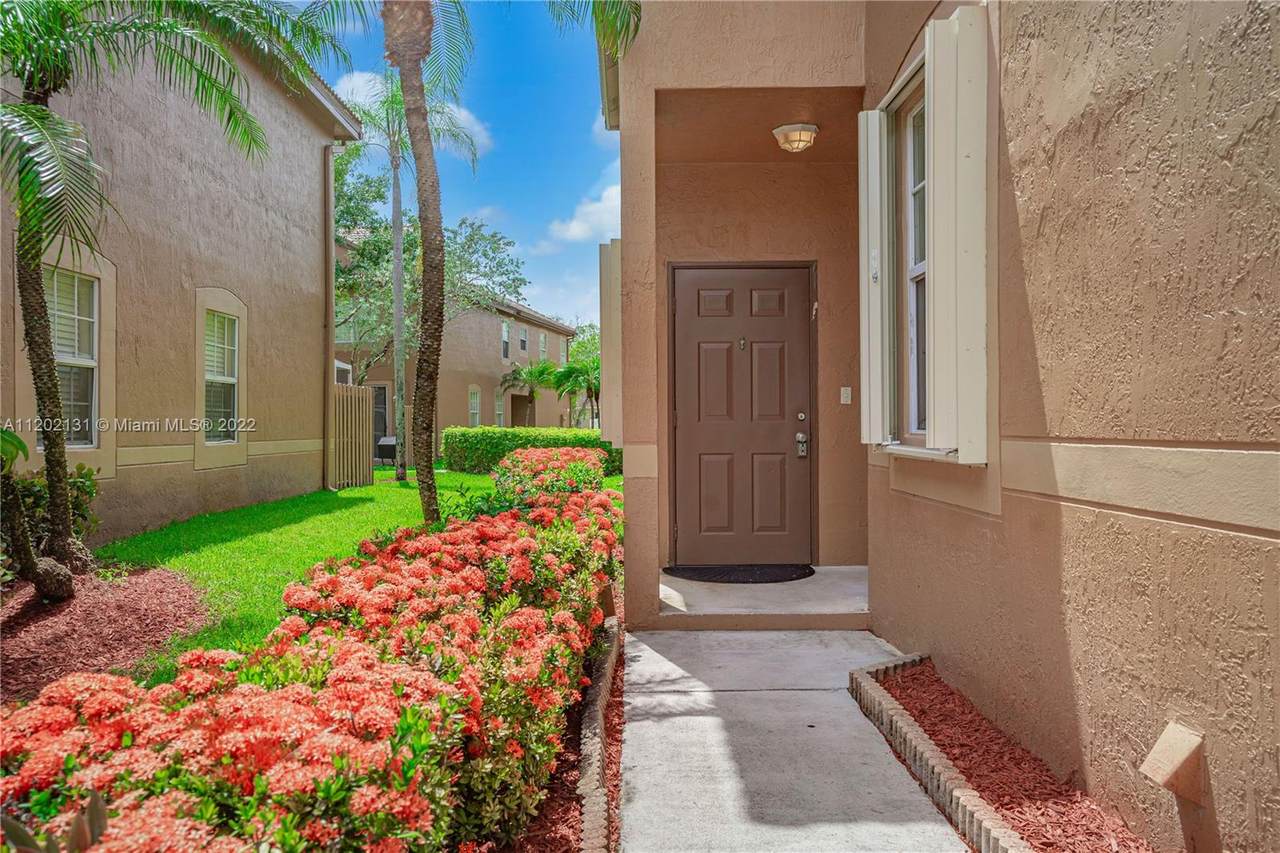 1411 Barcelona Way - Photo 1