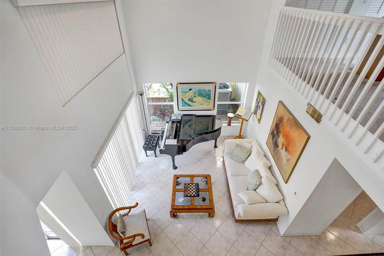 1085 Pin Oak St - Photo 1