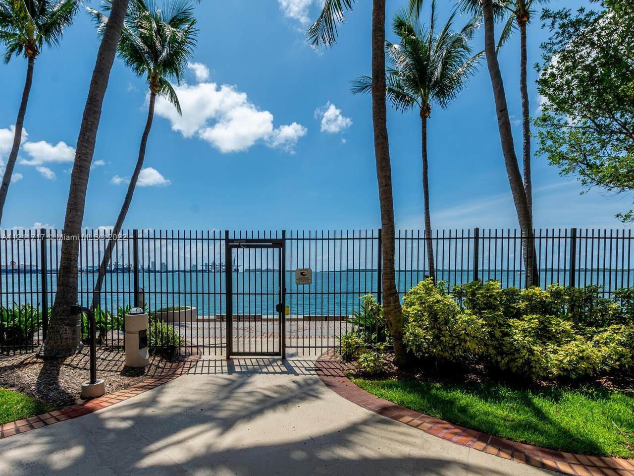540 Brickell Key Dr - Photo 1