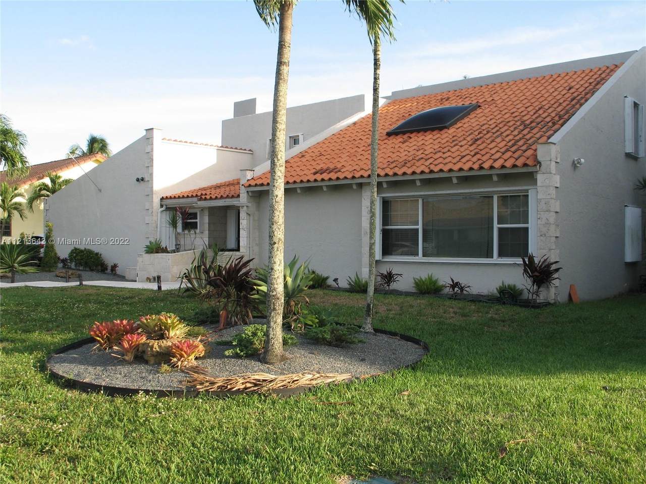 7220 Oakmont Dr - Photo 1