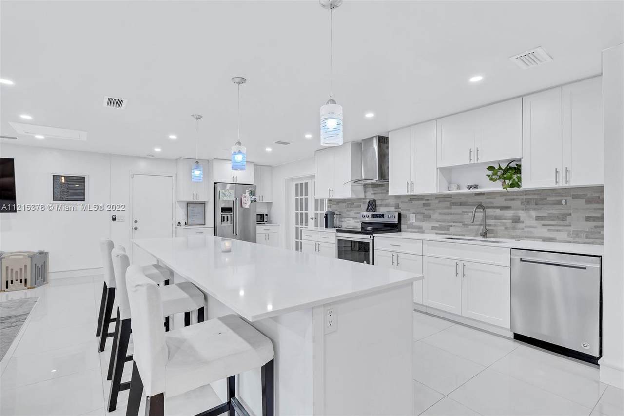 7920 44th Ct - Photo 1