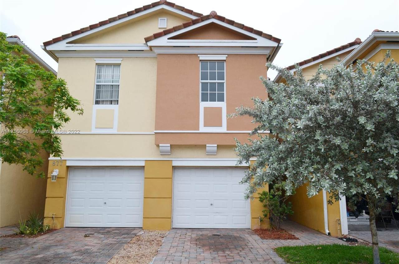 875 Pipers Cay Dr - Photo 1