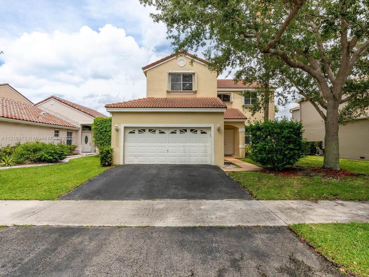 668 Stanton Dr - Photo 1