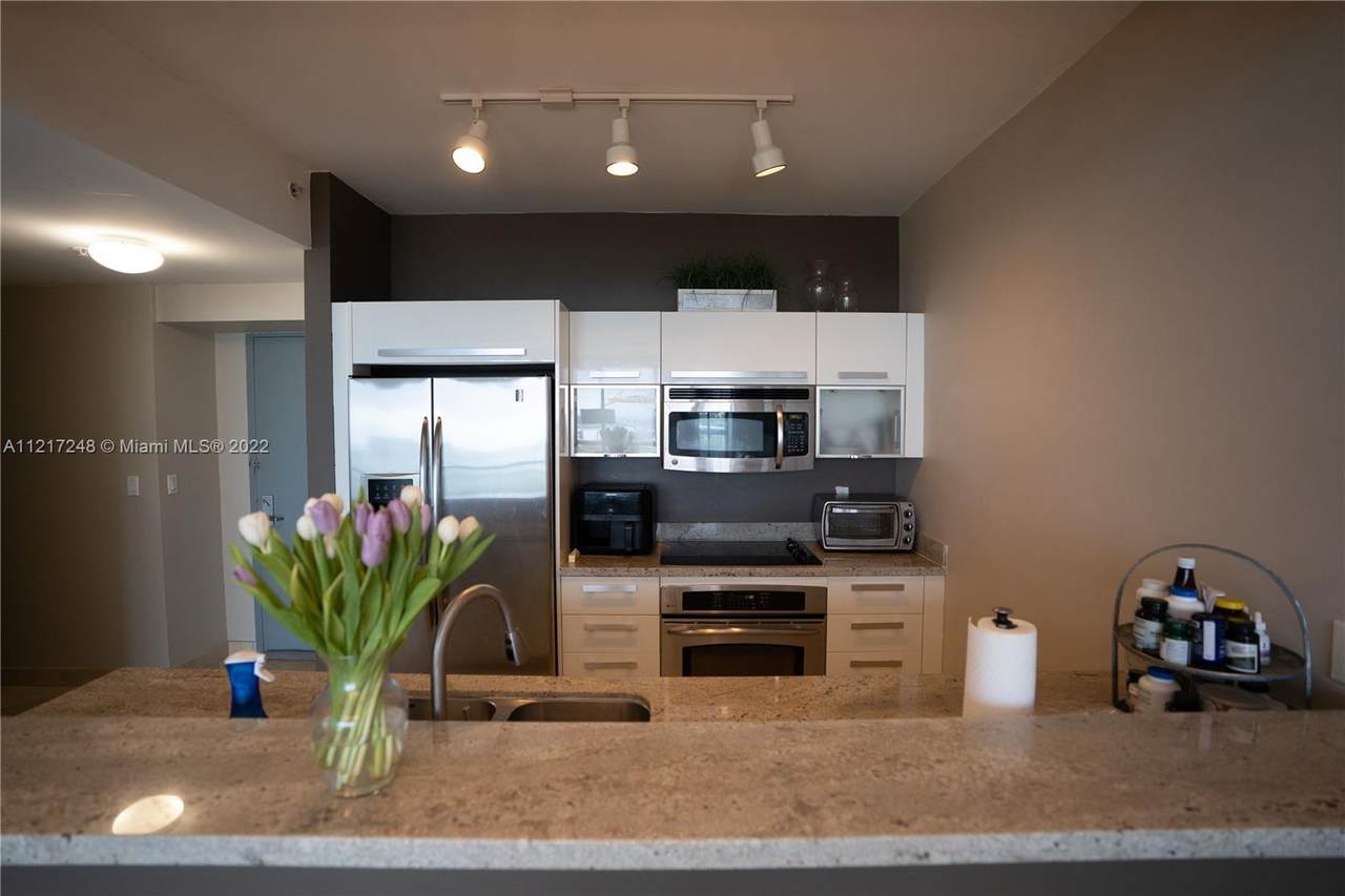 601 36th St - Photo 1