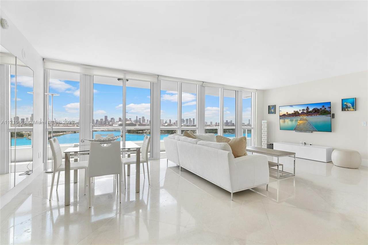 520 West Ave - Photo 1