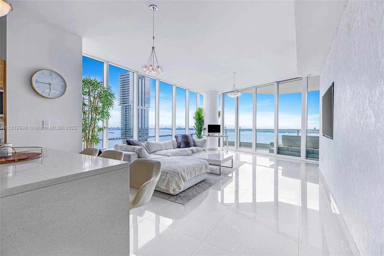 2020 Bayshore Dr - Photo 1