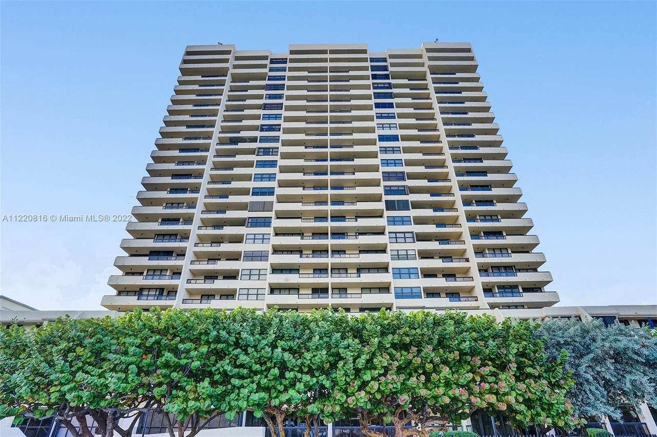 2555 Collins Ave - Photo 1