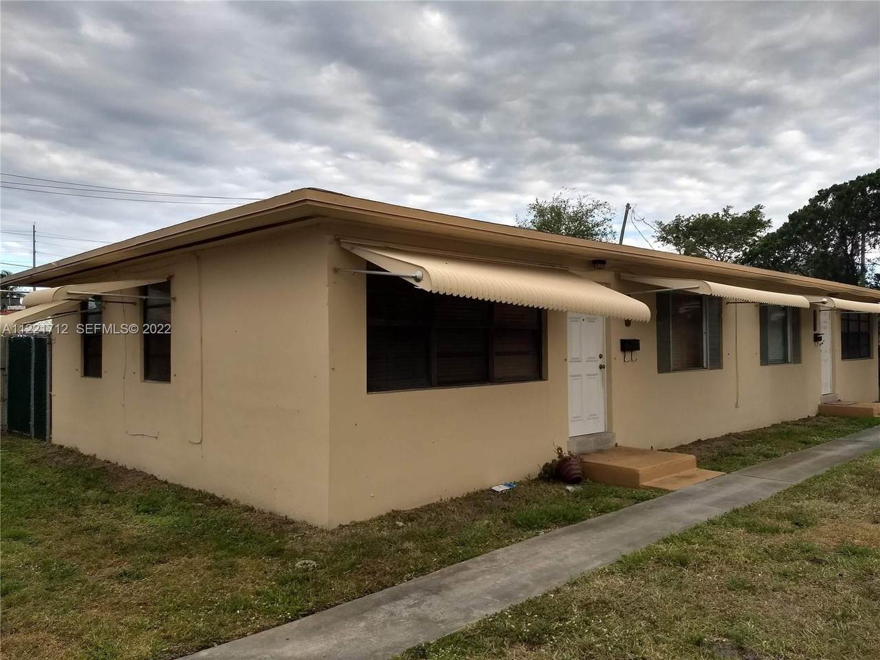 2212 Johnson St - Photo 1