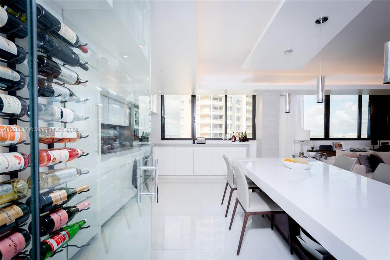 540 Brickell Key Dr - Photo 1