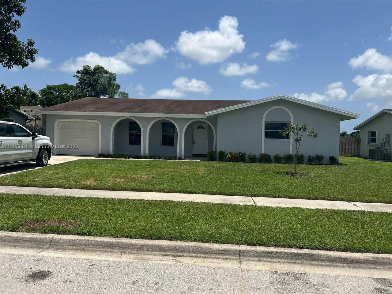 810 79th Ave - Photo 1