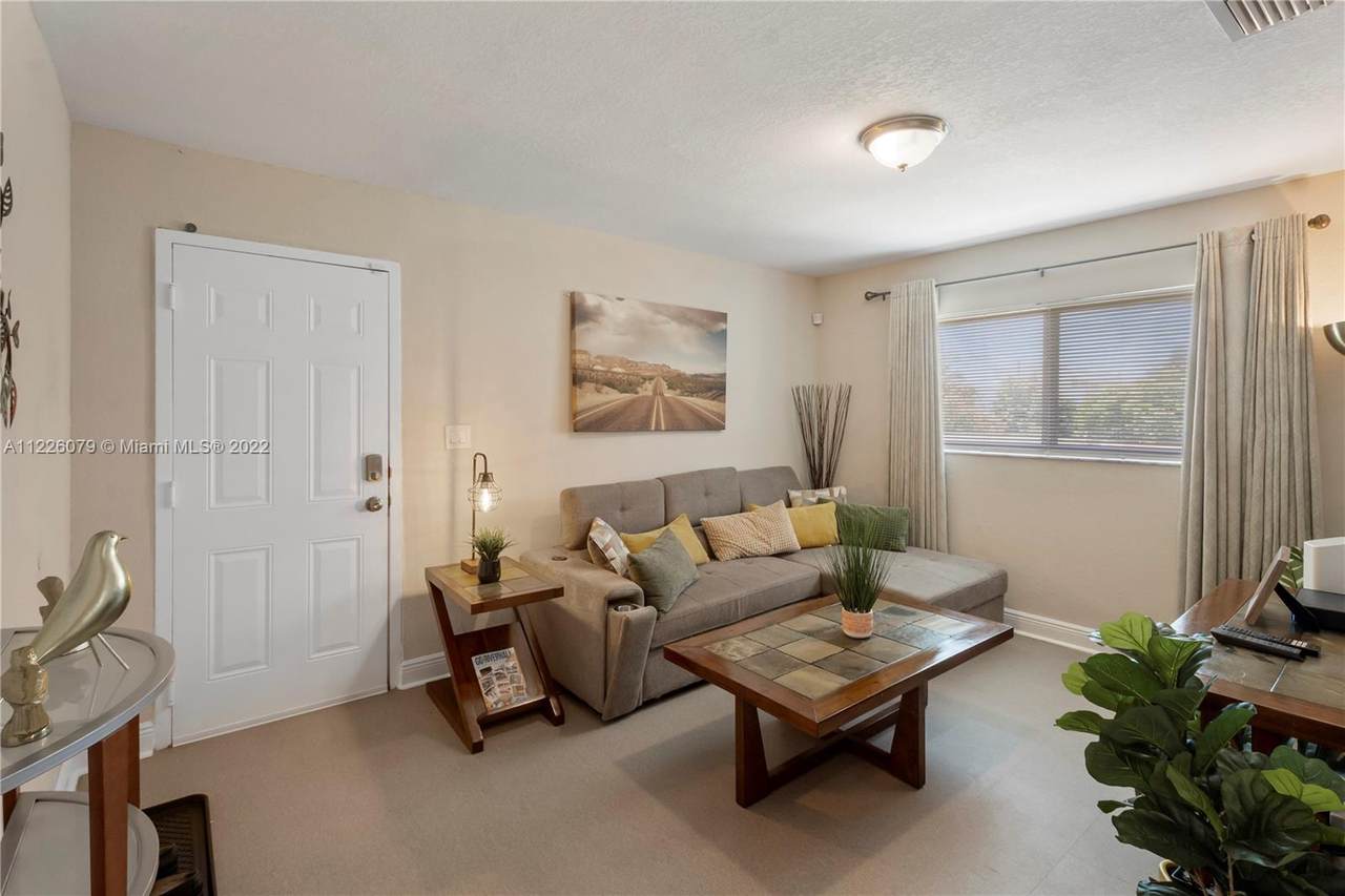 441 7th Terrace - Photo 1