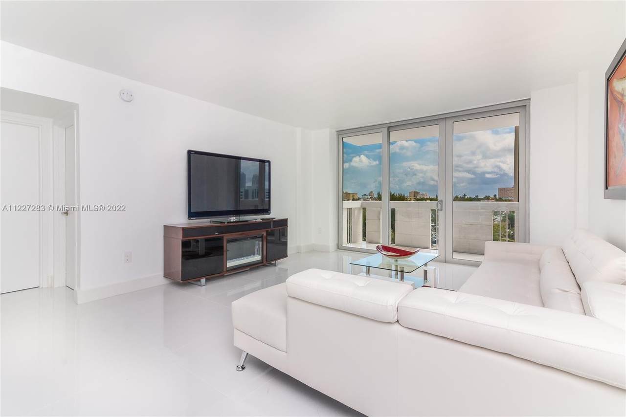 800 West Ave - Photo 1