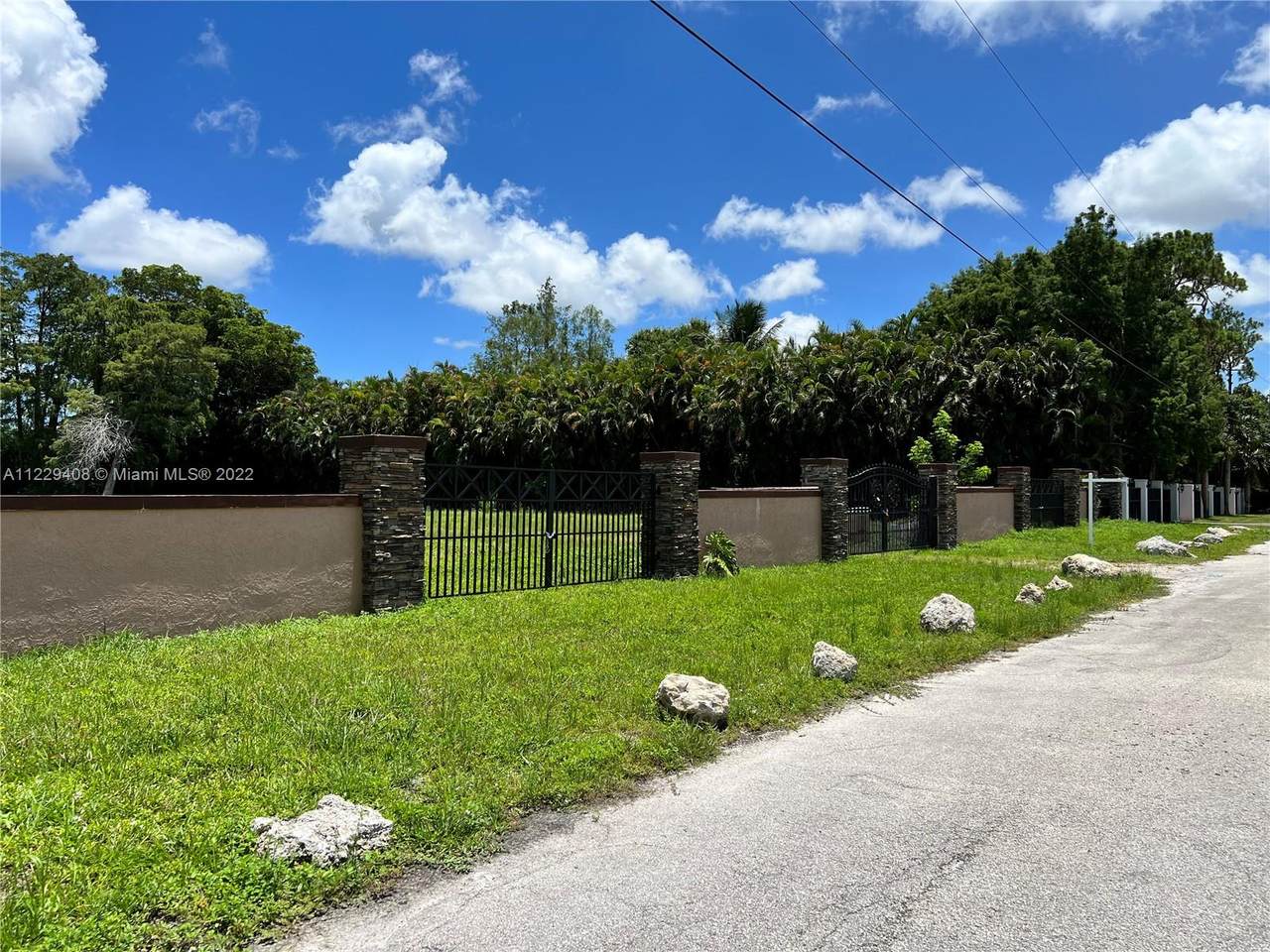 5680 Pinetree Rd - Photo 1