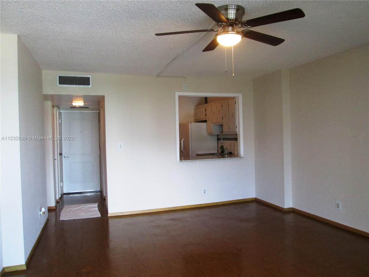 100 Bayview Dr - Photo 1