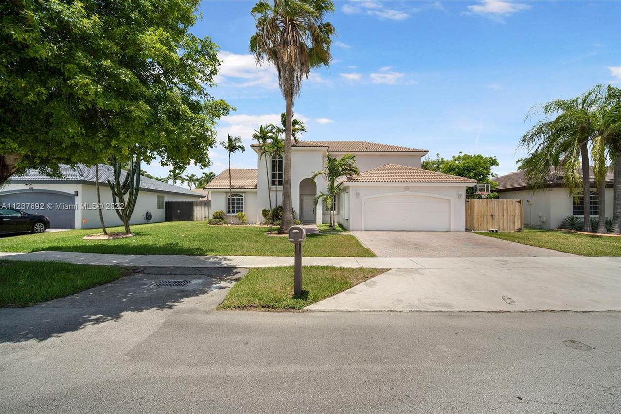 17130 153rd Ct - Photo 1