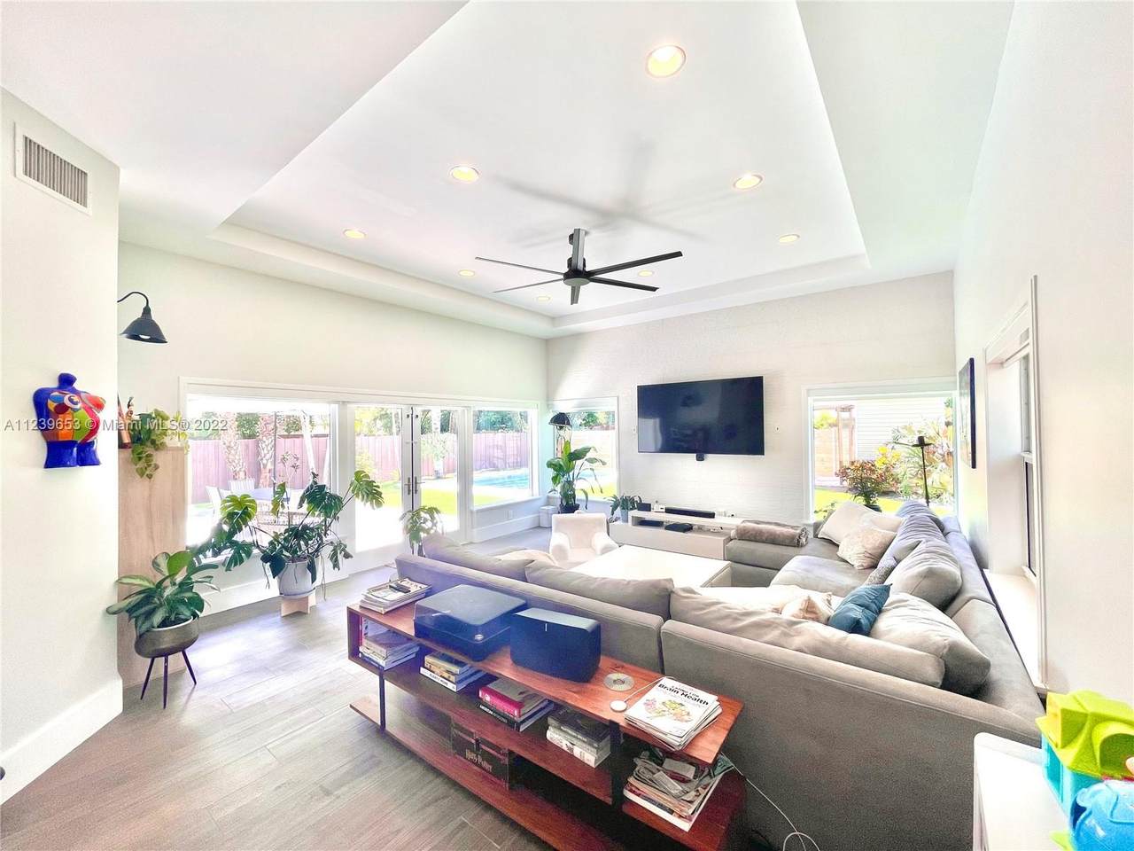 5924 42nd St - Photo 1