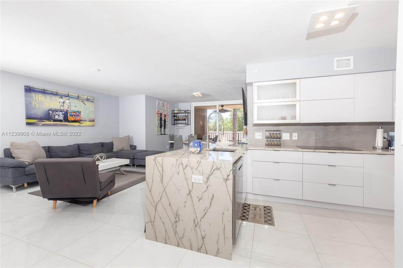 700 Scotia Dr - Photo 1