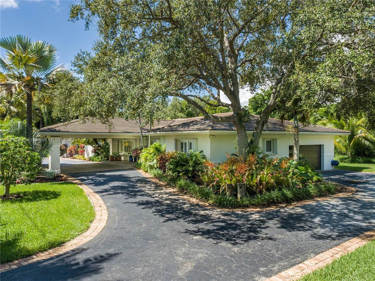 10524 60th Ave - Photo 1