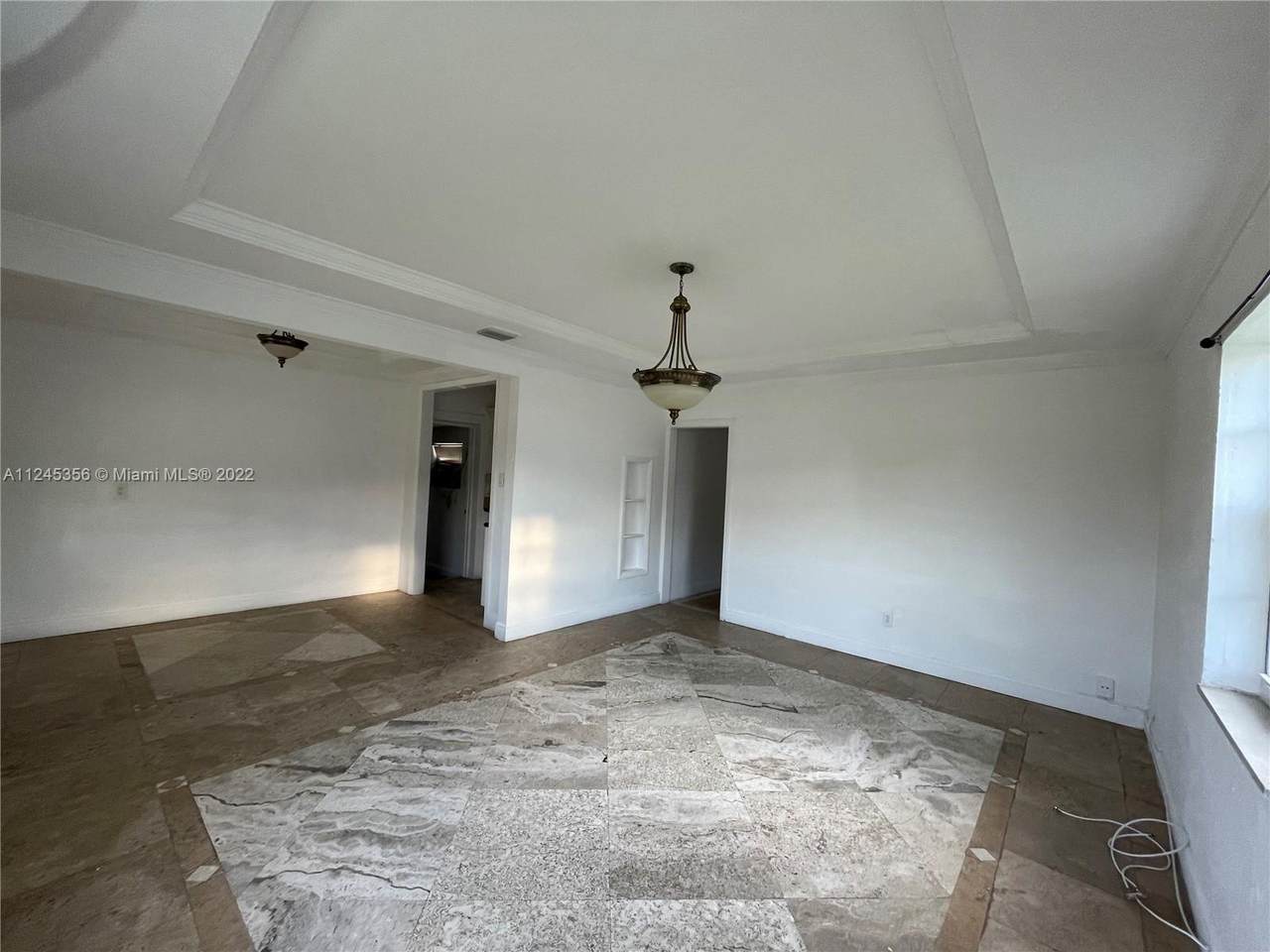 1435 177 St - Photo 1