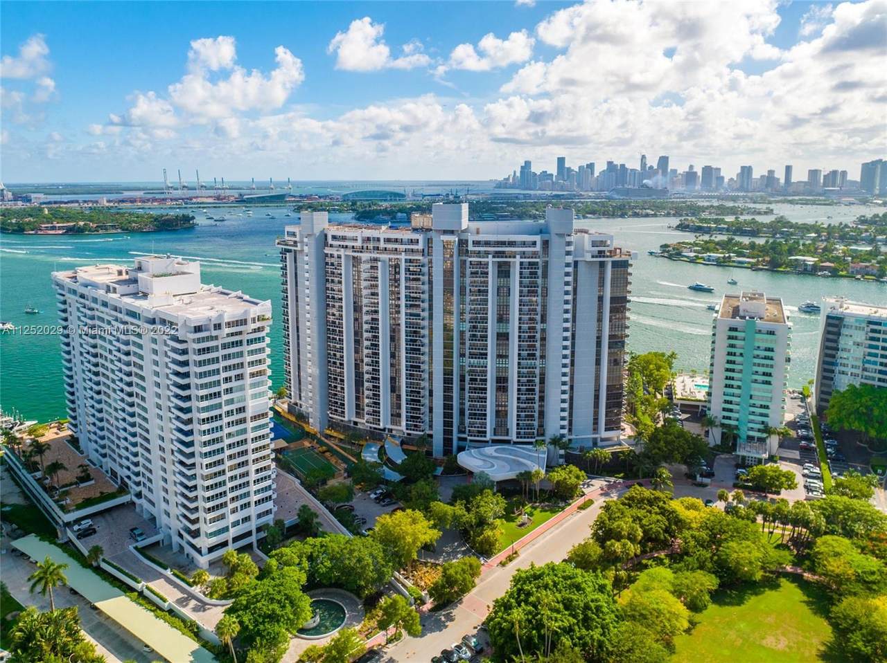 9 Island Ave - Photo 1