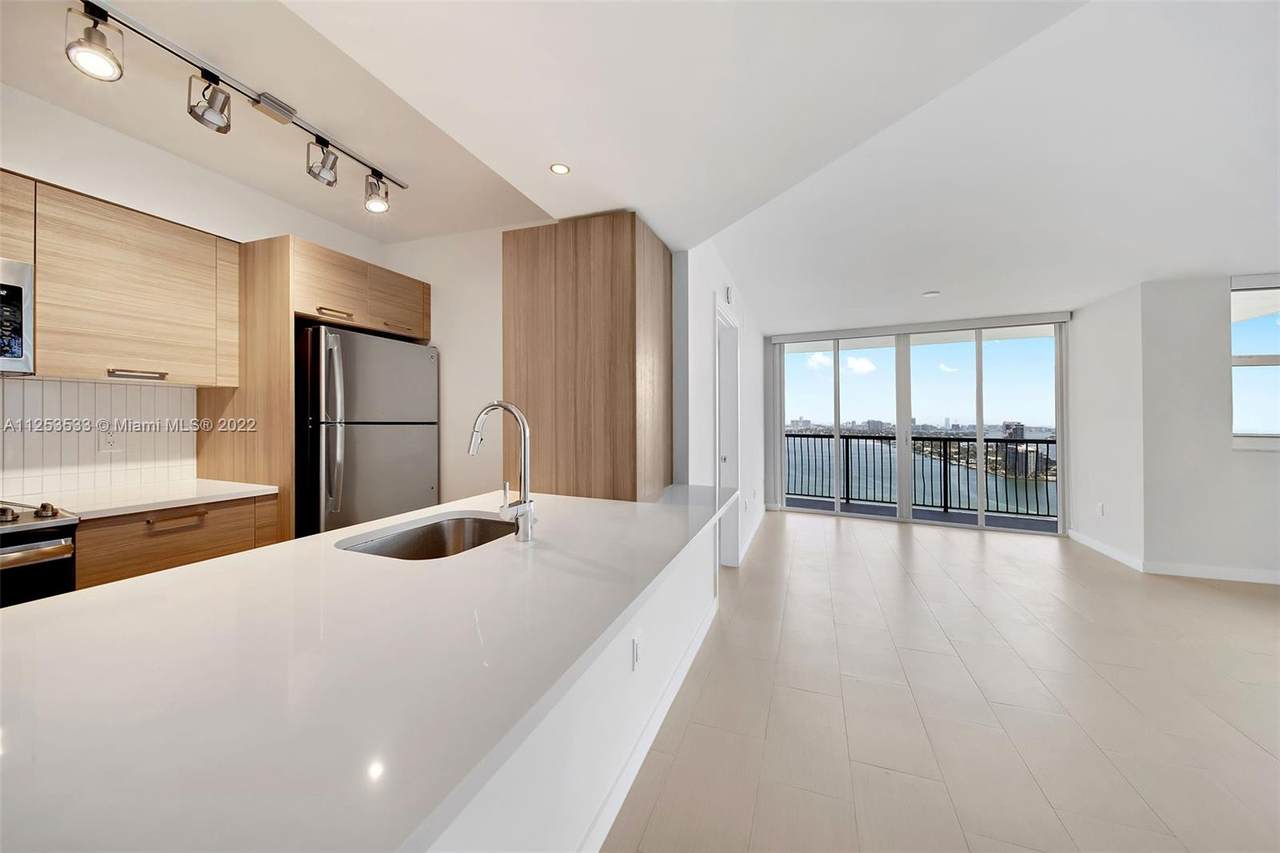 1756 Bayshore Dr - Photo 1