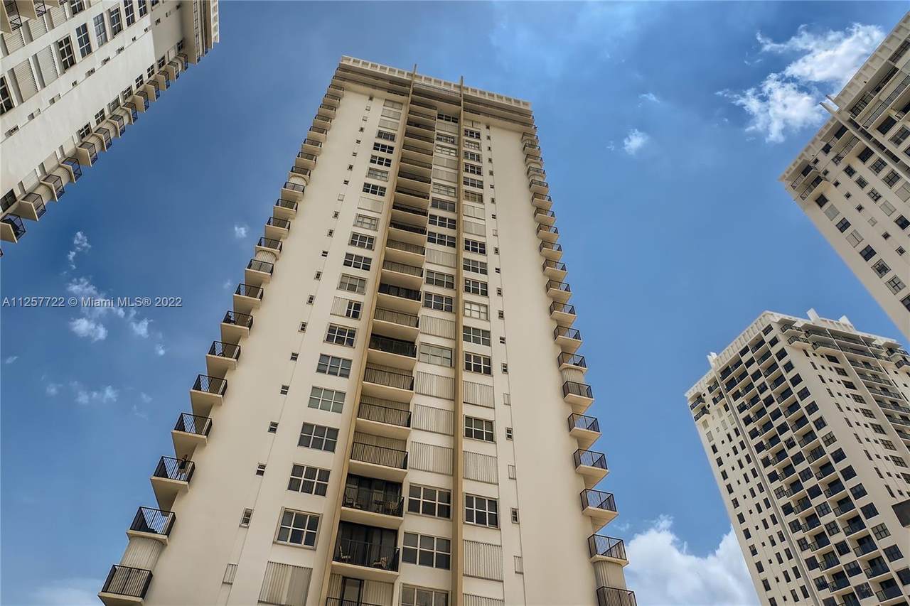 2201 Ocean Dr - Photo 1
