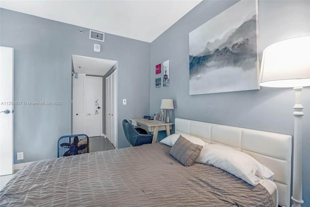 7601 Treasure Dr - Photo 1