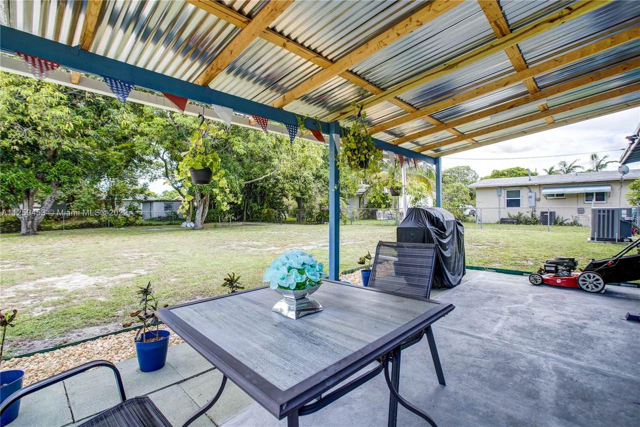 1816 16th Ave - Photo 1