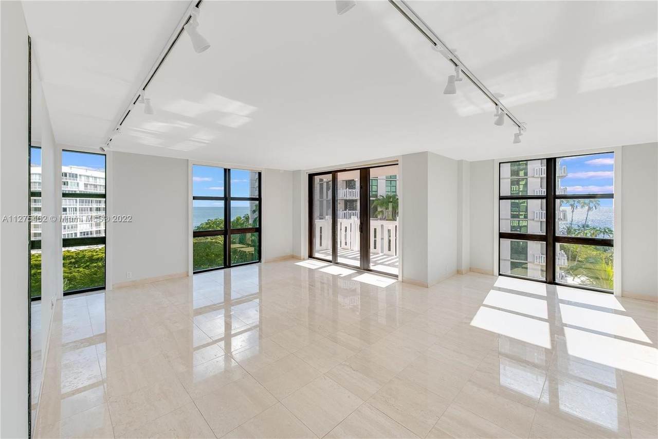 1121 Crandon Blvd - Photo 1