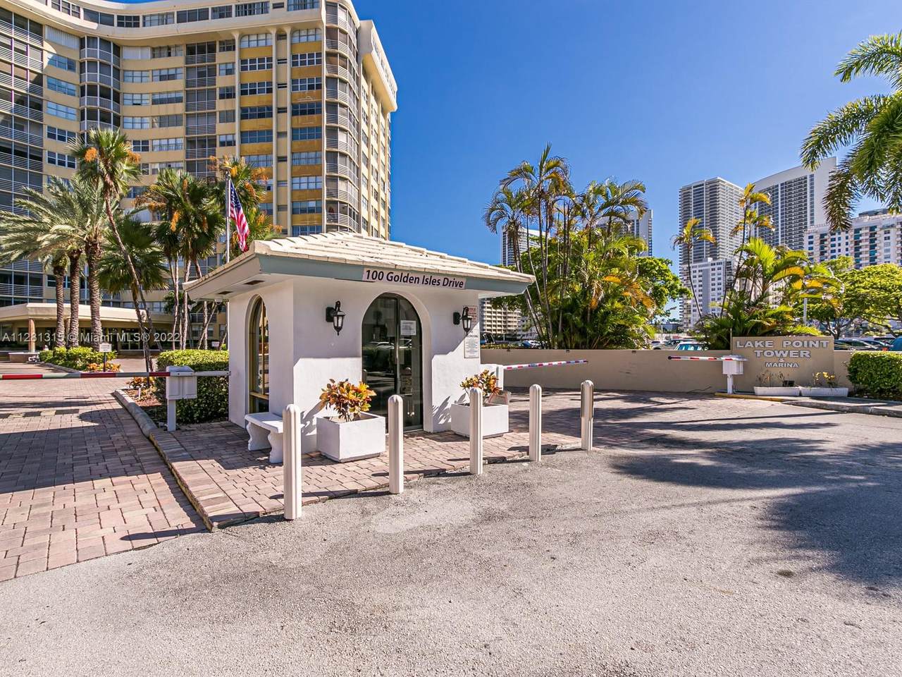 100 Golden Isles Dr - Photo 1
