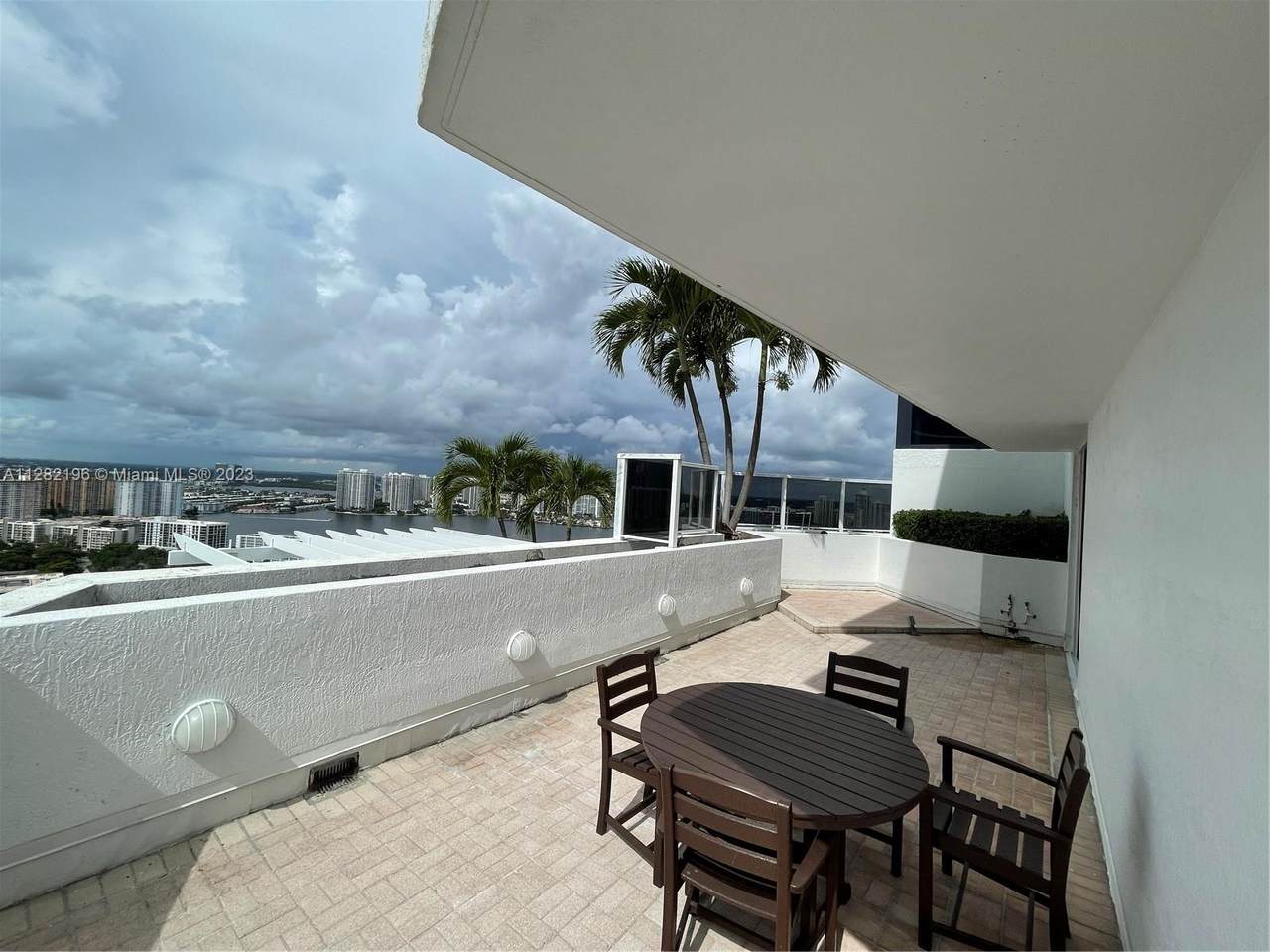 https://bt-photos.global.ssl.fastly.net/miami/1280_boomver_2_A11282196-2.jpg