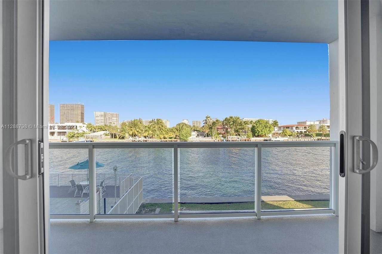 9381 Bay Harbor Dr - Photo 1