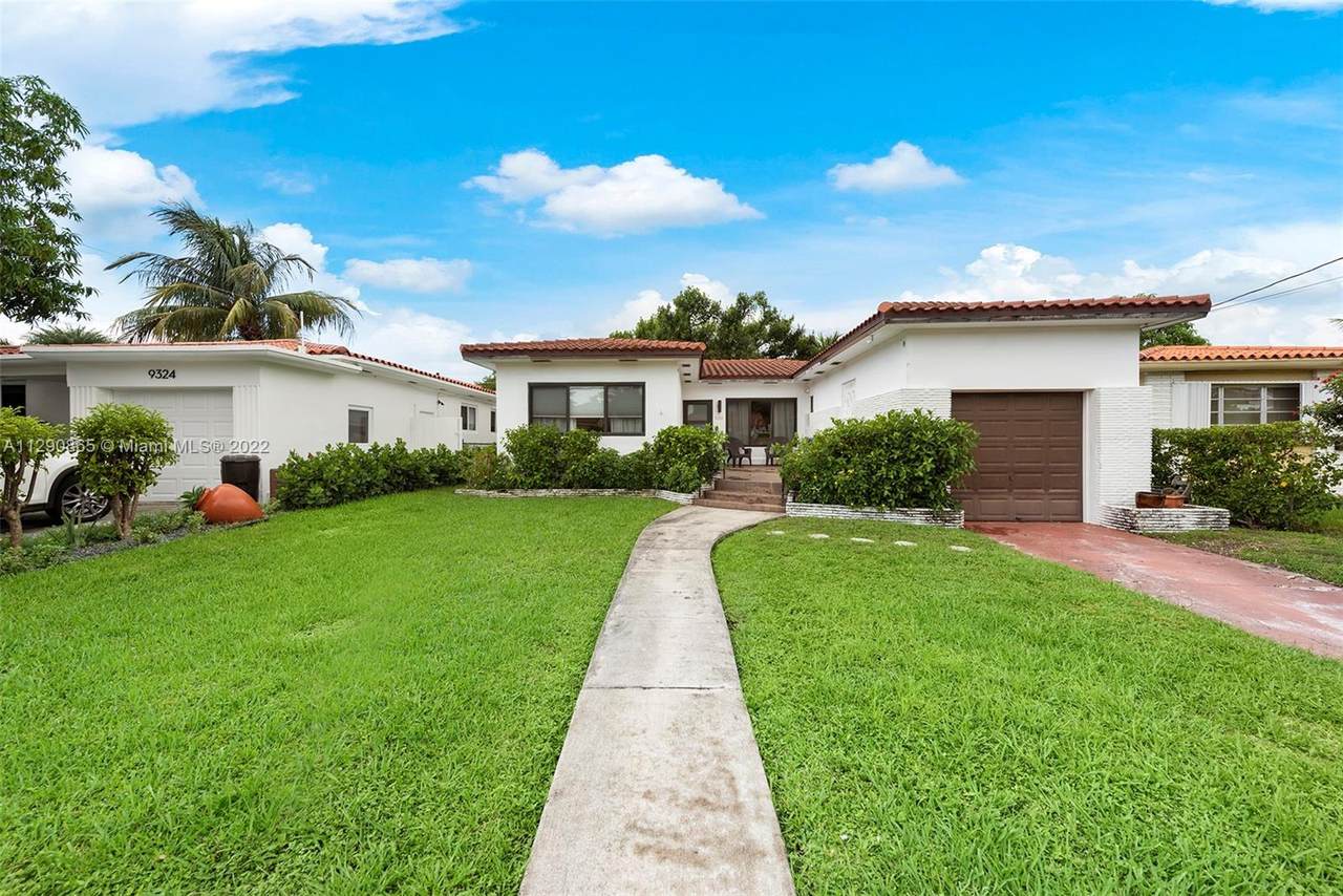 9332 Carlyle Ave - Photo 1