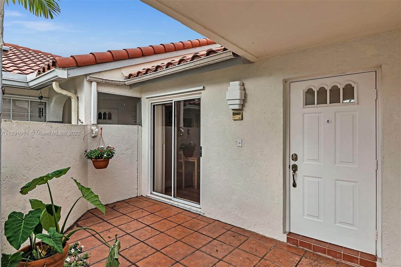 1572 Springside Dr - Photo 1