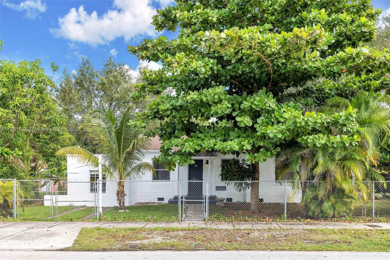 8327 2nd Ct - Photo 1